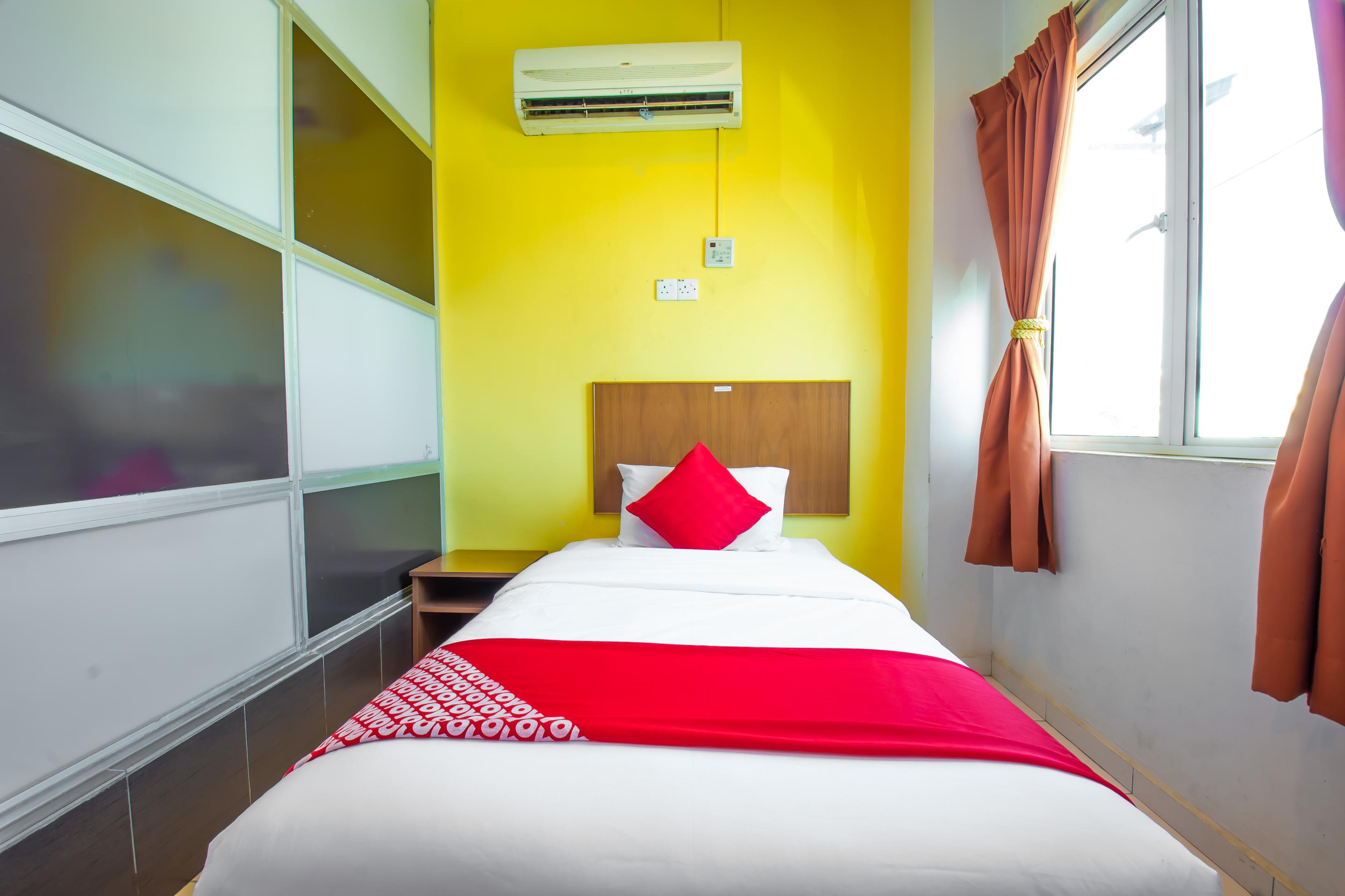 Oyo 582 Hotel Walk Inn Kampong Pasir Puteh  Zewnętrze zdjęcie