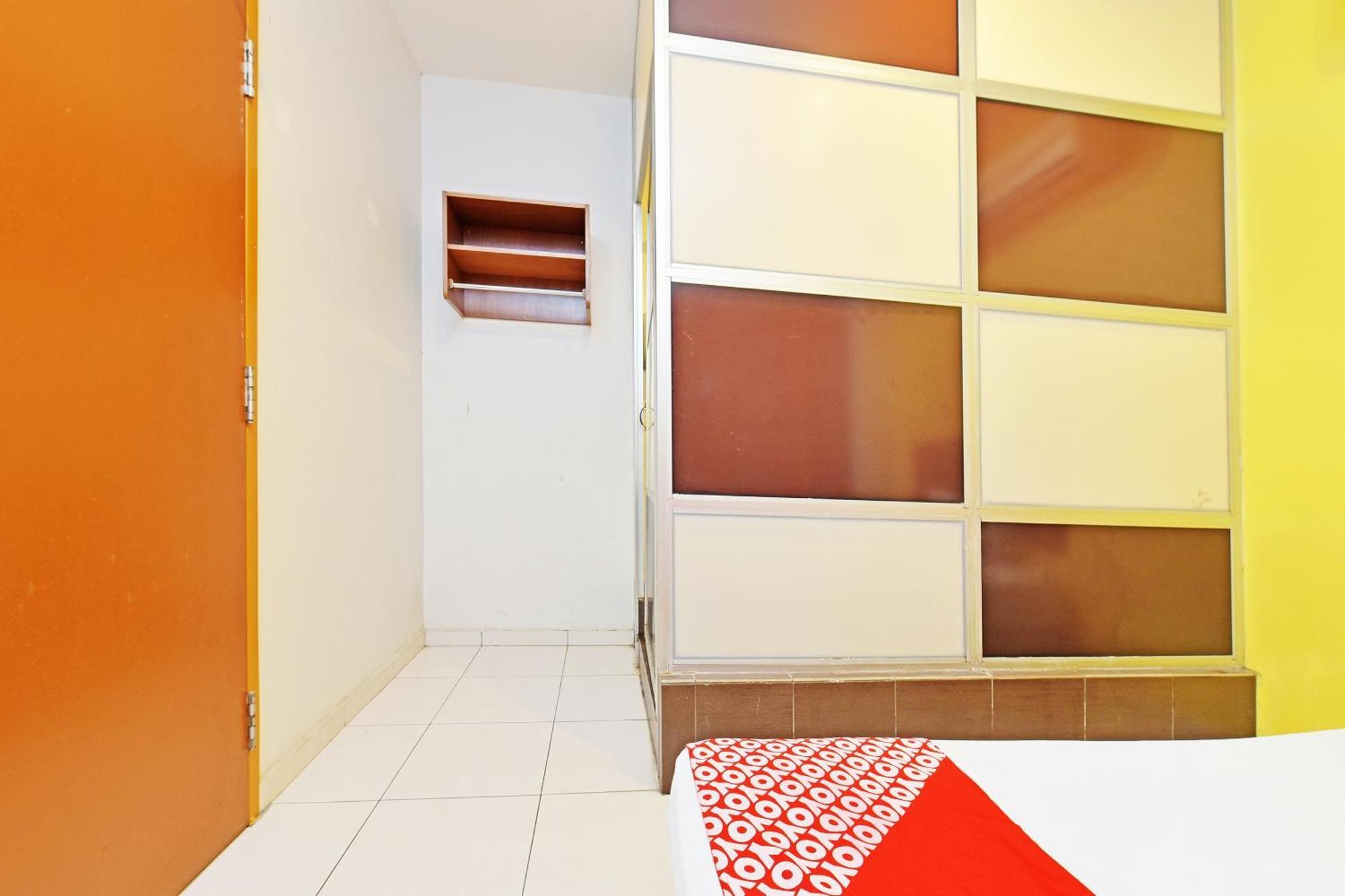 Oyo 582 Hotel Walk Inn Kampong Pasir Puteh  Zewnętrze zdjęcie