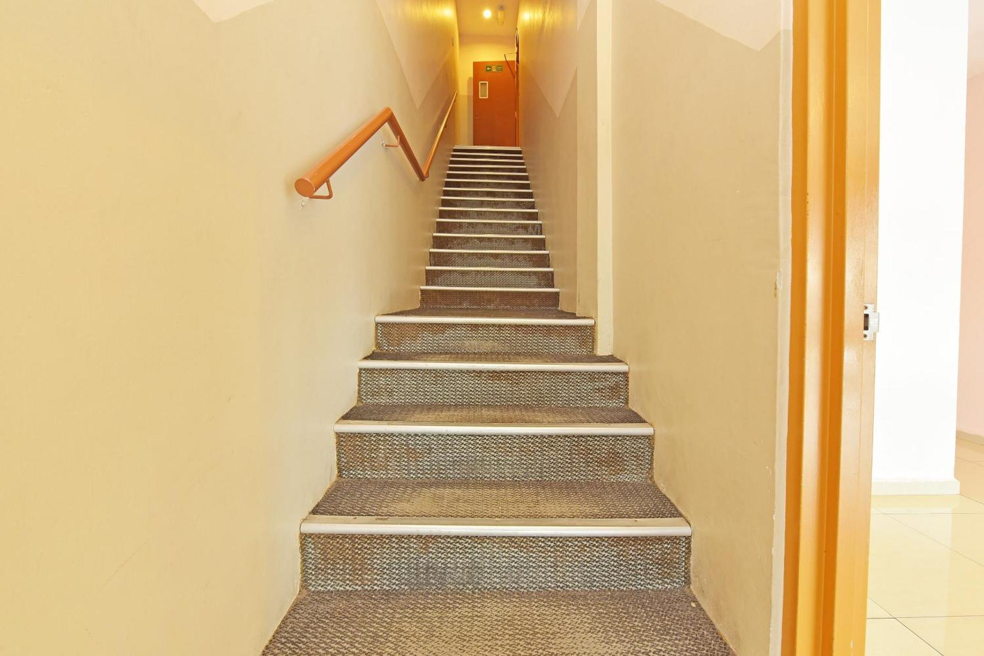 Oyo 582 Hotel Walk Inn Kampong Pasir Puteh  Zewnętrze zdjęcie