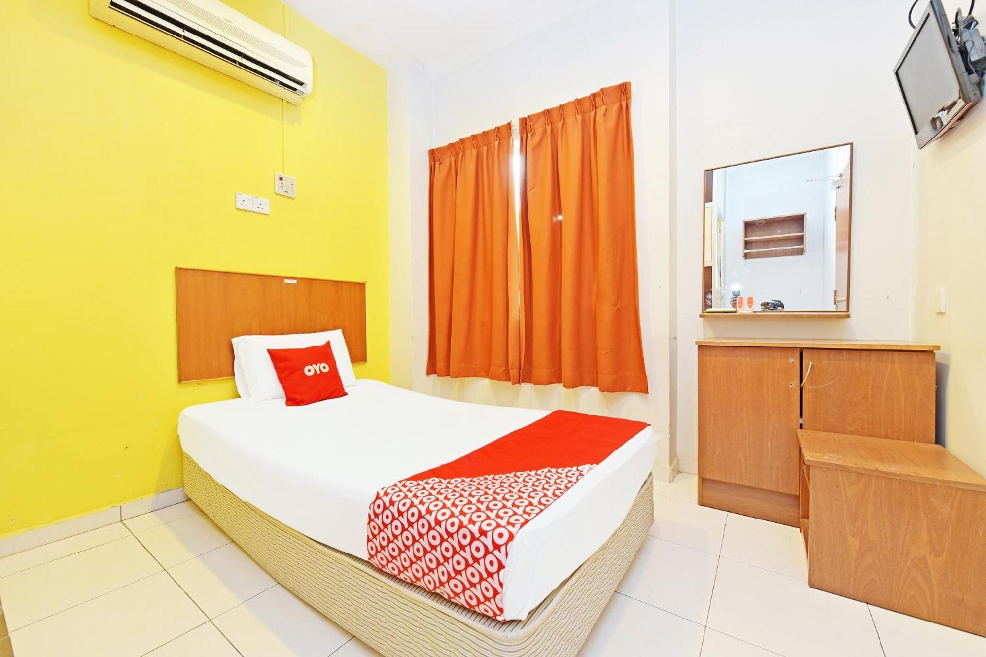 Oyo 582 Hotel Walk Inn Kampong Pasir Puteh  Zewnętrze zdjęcie