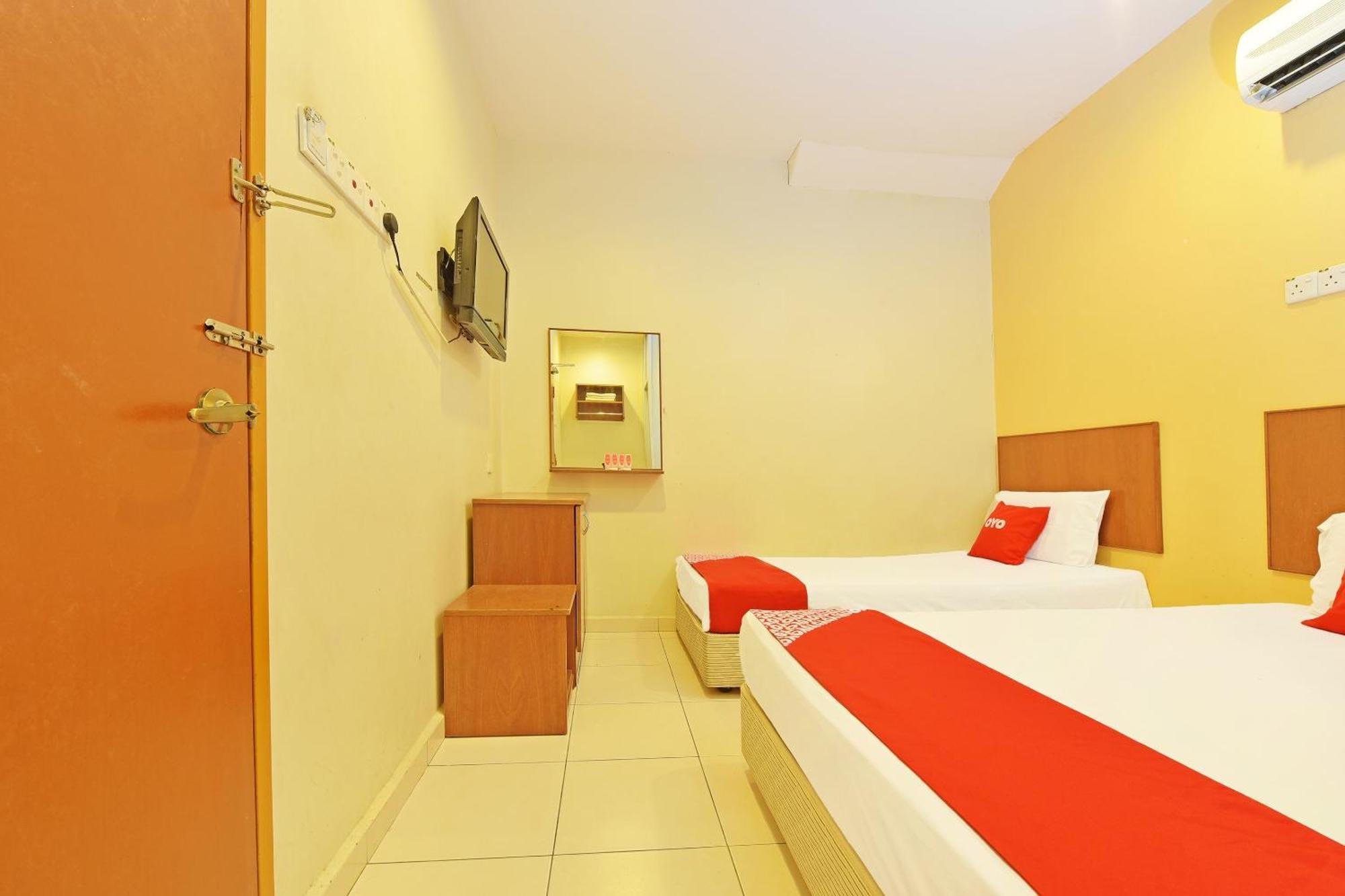 Oyo 582 Hotel Walk Inn Kampong Pasir Puteh  Zewnętrze zdjęcie