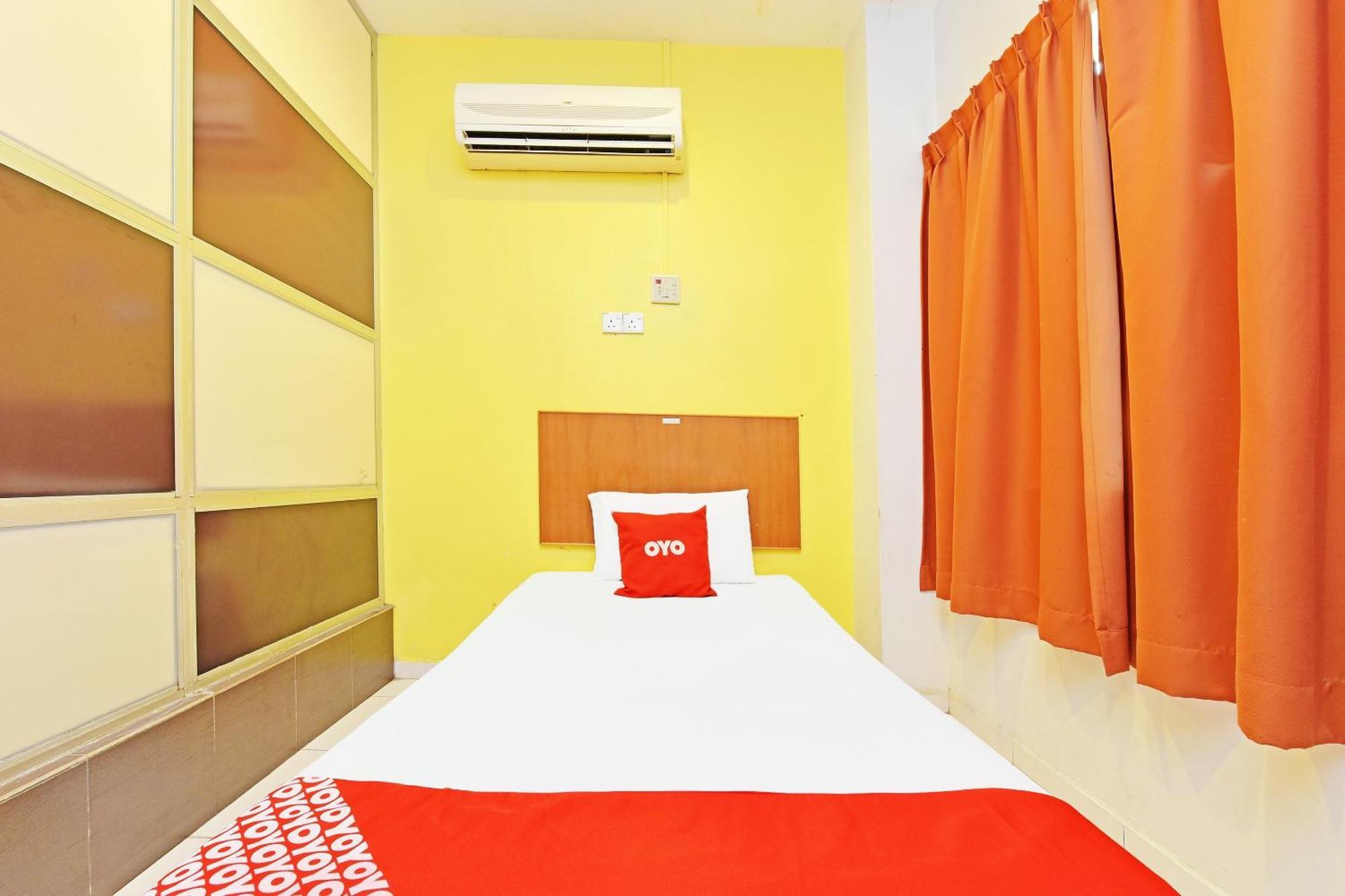 Oyo 582 Hotel Walk Inn Kampong Pasir Puteh  Zewnętrze zdjęcie